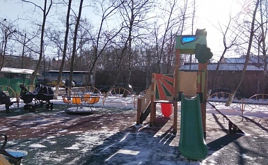 После снегопада проверили детскую игровую площадку по адресу ул. Грабина, д.№12