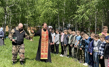 Казаки провели полевой выход, в котором принимали участие прихожане и учащиеся воскресной школы Храма Матроны Московский.