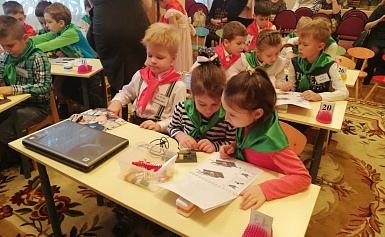 Члены ОП посетили проводимую в МАДОУ детский сад 35 «Эврика» общегородскую образовательную игру технической направленности «Квантенок».