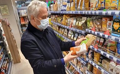 Рейд по магазинам и супермаркетам города и проконтролировала цены на социально значимые продукты первой необходимости в сравнении с ценами на 01 апреля 2021 года