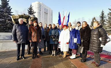 Члены муниципальной Общественной палаты приняли участие в возложении цветов к памятнику воинам-интернационалистам, погибшим в локальных конфликтах